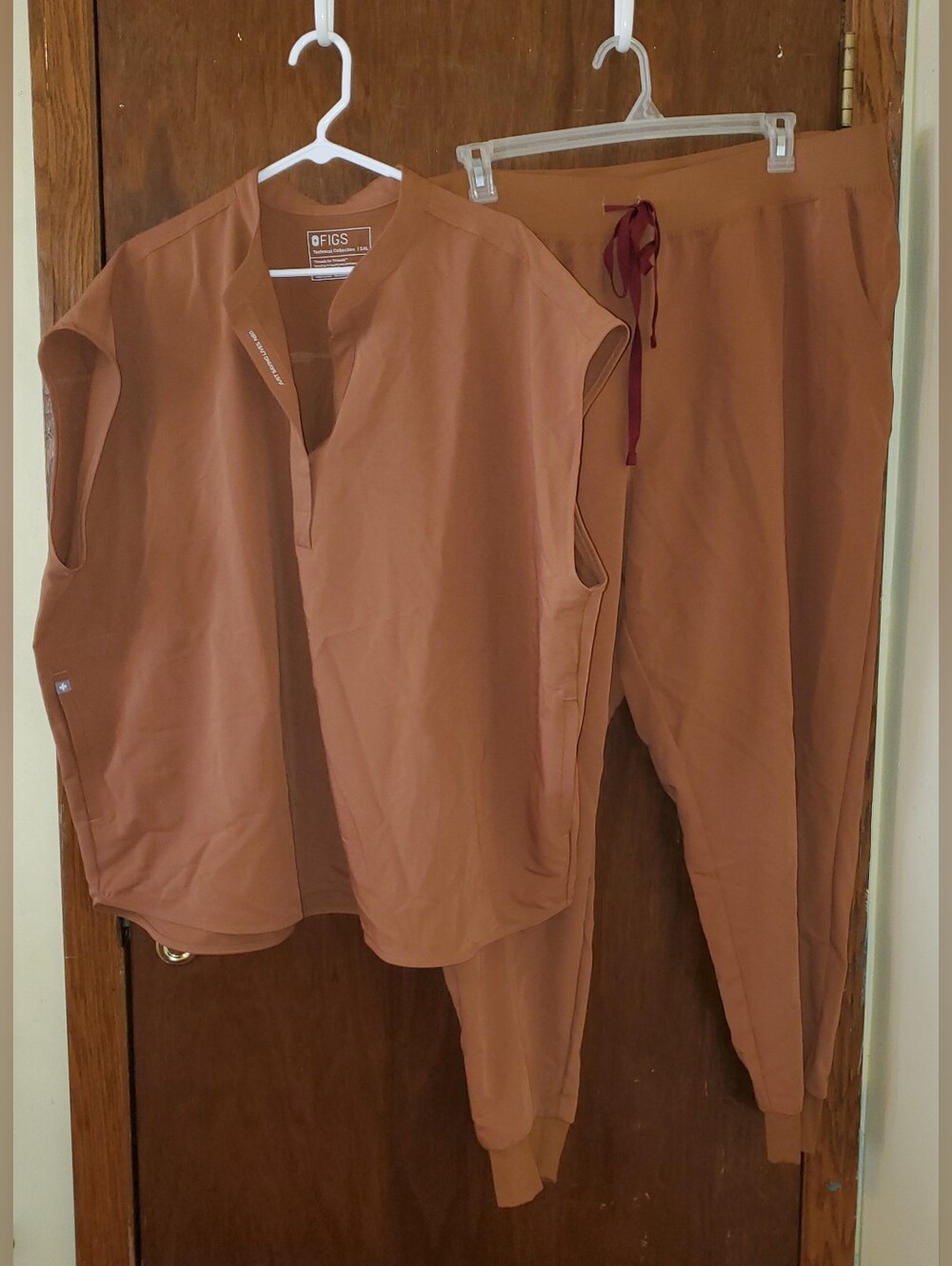 FIGS Scrub Set Sz 5x Top Joggers Mocha?